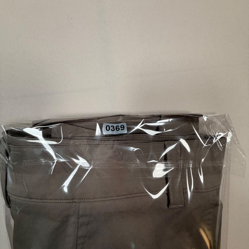 Lululemon New Venture Pleated Short Mens 36 Gray LM7BQ8S Water Repellent 8in 369 - Picture 9 of 9